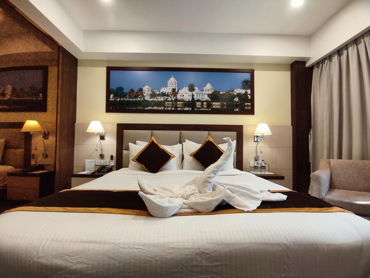 Hotel Rimi International Агартала Екстер'єр фото