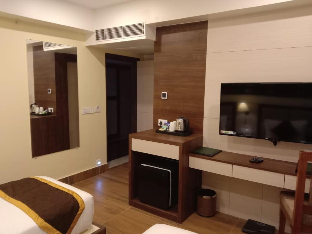 Hotel Rimi International Агартала Екстер'єр фото