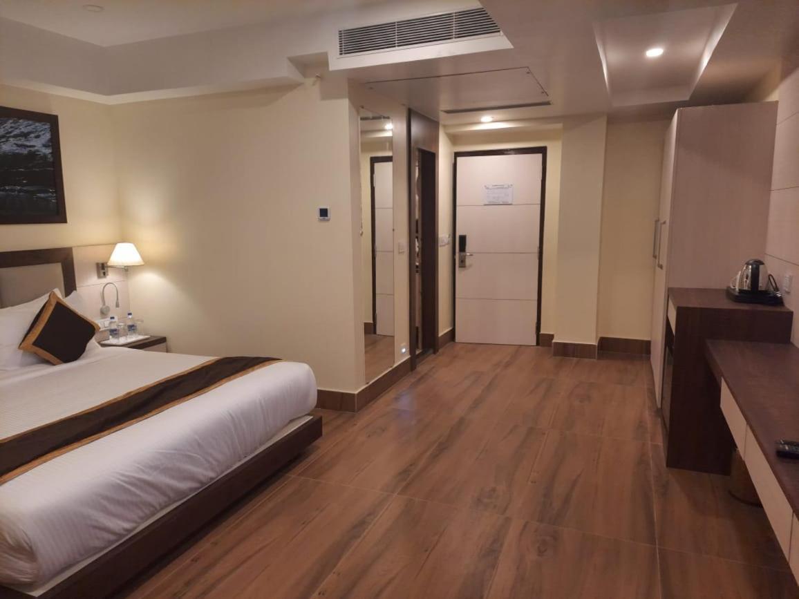 Hotel Rimi International Агартала Екстер'єр фото