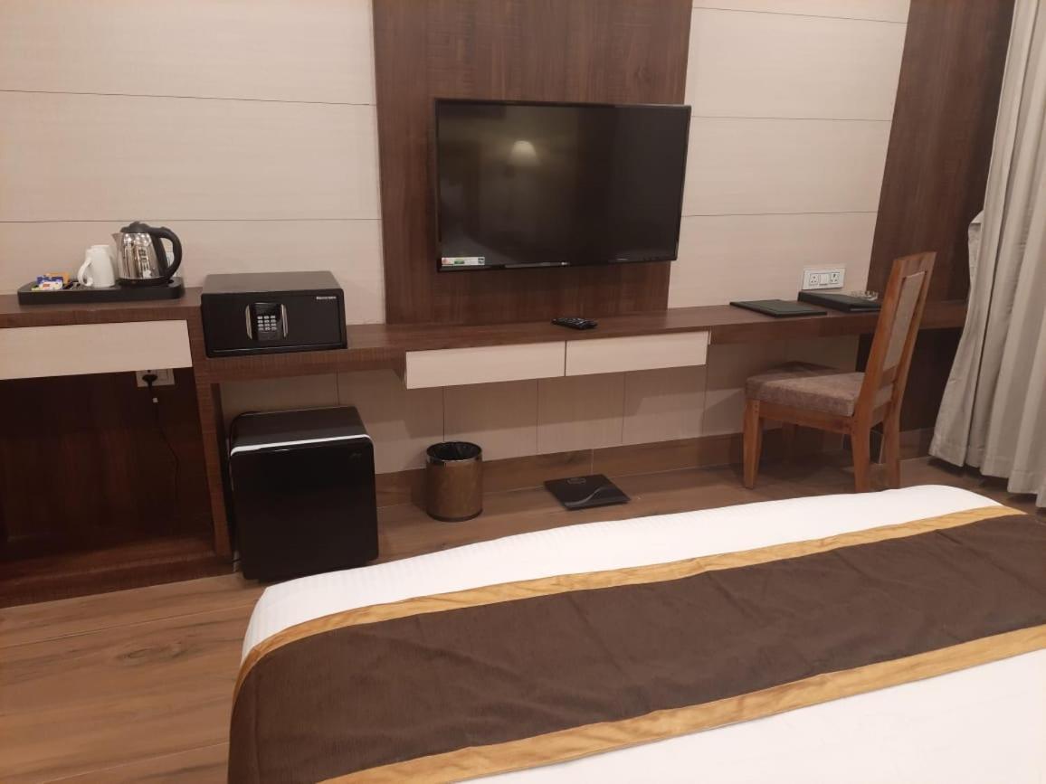 Hotel Rimi International Агартала Екстер'єр фото