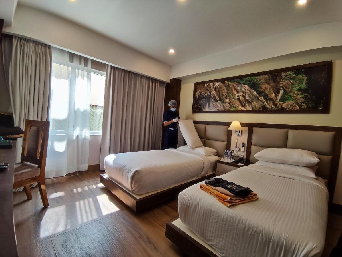 Hotel Rimi International Агартала Екстер'єр фото