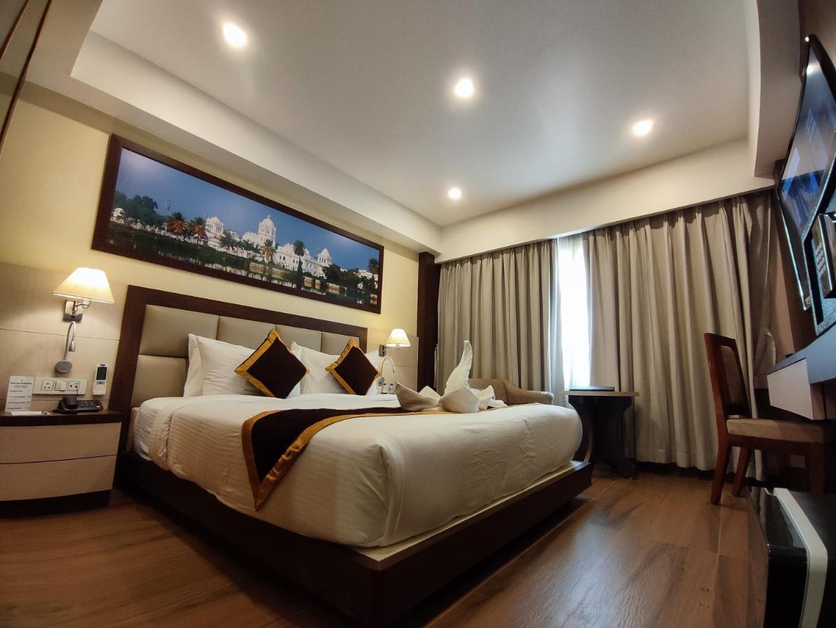 Hotel Rimi International Агартала Екстер'єр фото