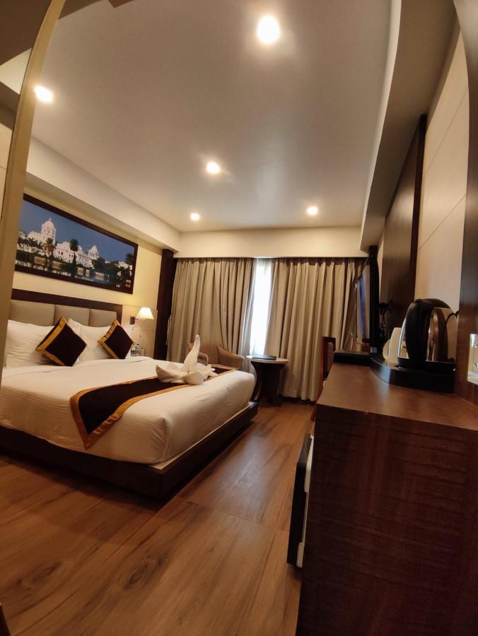 Hotel Rimi International Агартала Екстер'єр фото