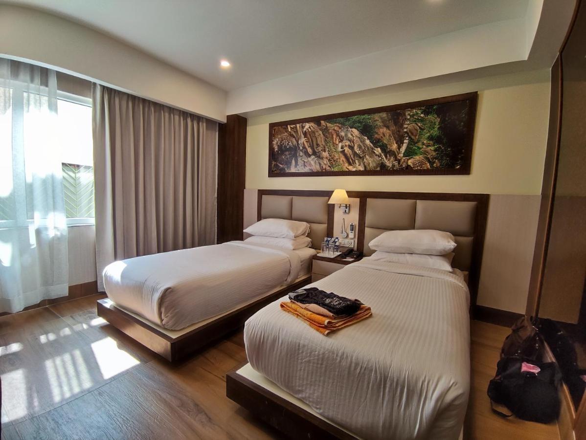 Hotel Rimi International Агартала Екстер'єр фото
