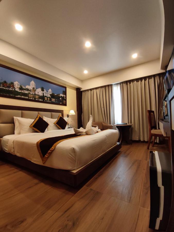 Hotel Rimi International Агартала Екстер'єр фото