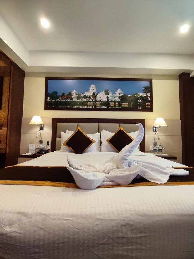 Hotel Rimi International Агартала Екстер'єр фото
