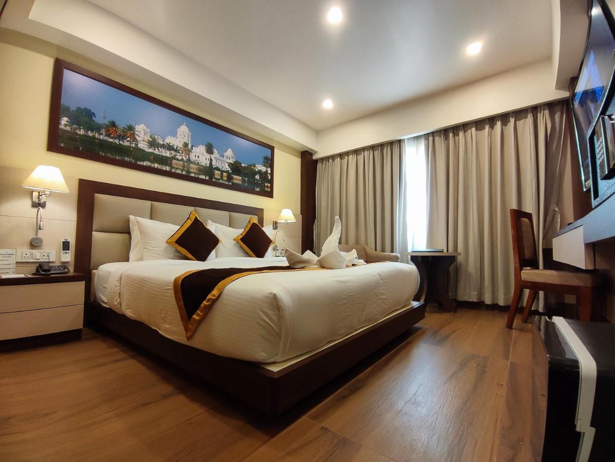 Hotel Rimi International Агартала Екстер'єр фото