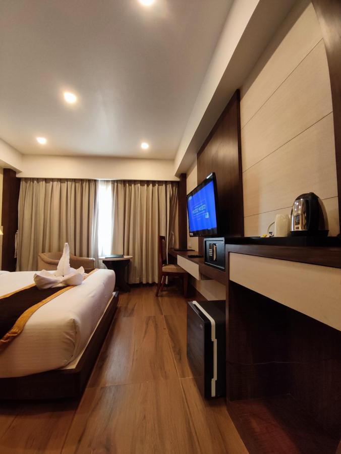 Hotel Rimi International Агартала Екстер'єр фото