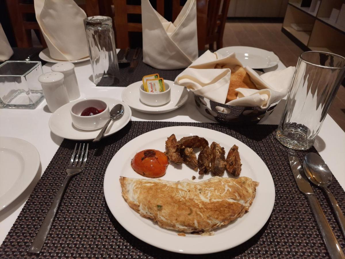 Hotel Rimi International Агартала Екстер'єр фото